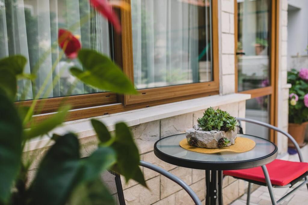 Marjan Hill 3-Br Apt,5 Guests Private Garden Near Beach Split Extérieur photo
