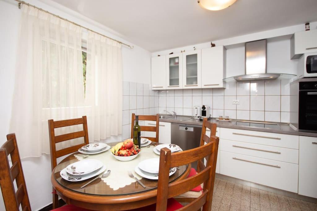 Marjan Hill 3-Br Apt,5 Guests Private Garden Near Beach Split Extérieur photo