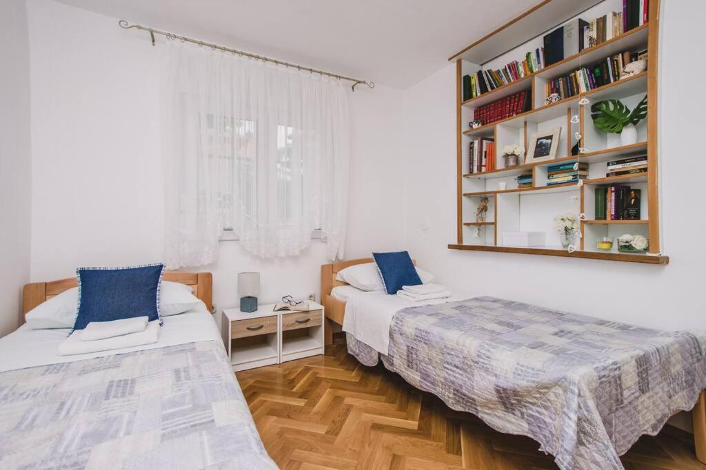 Marjan Hill 3-Br Apt,5 Guests Private Garden Near Beach Split Extérieur photo