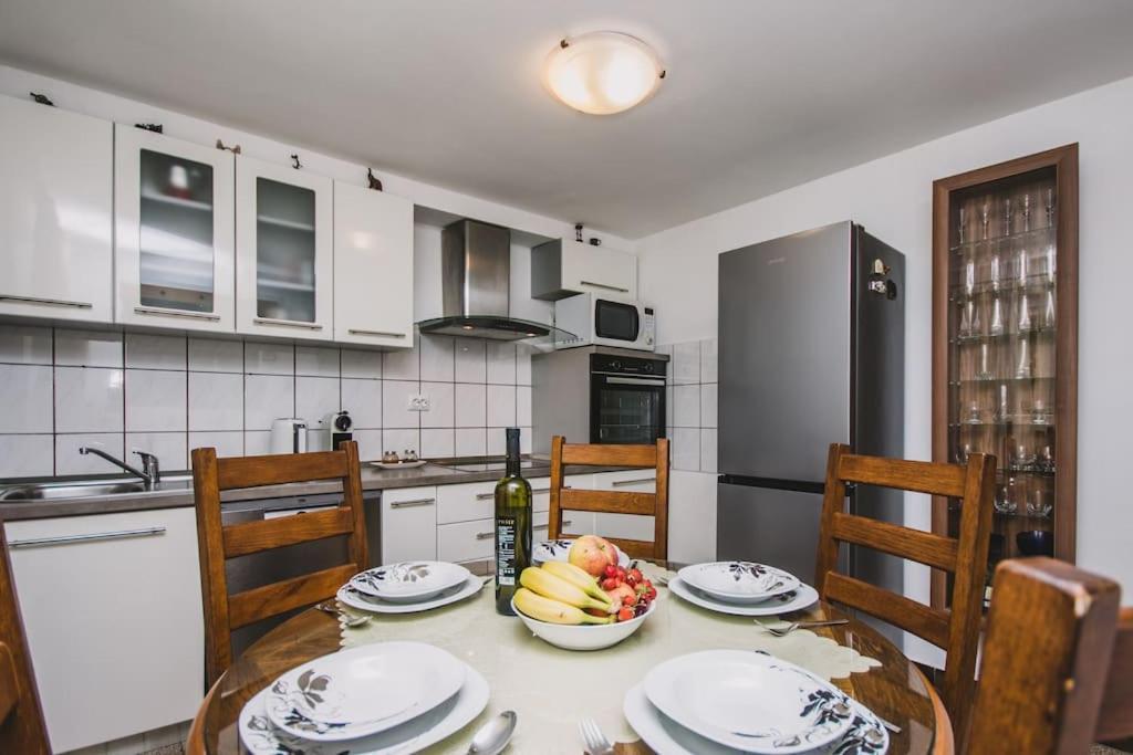 Marjan Hill 3-Br Apt,5 Guests Private Garden Near Beach Split Extérieur photo
