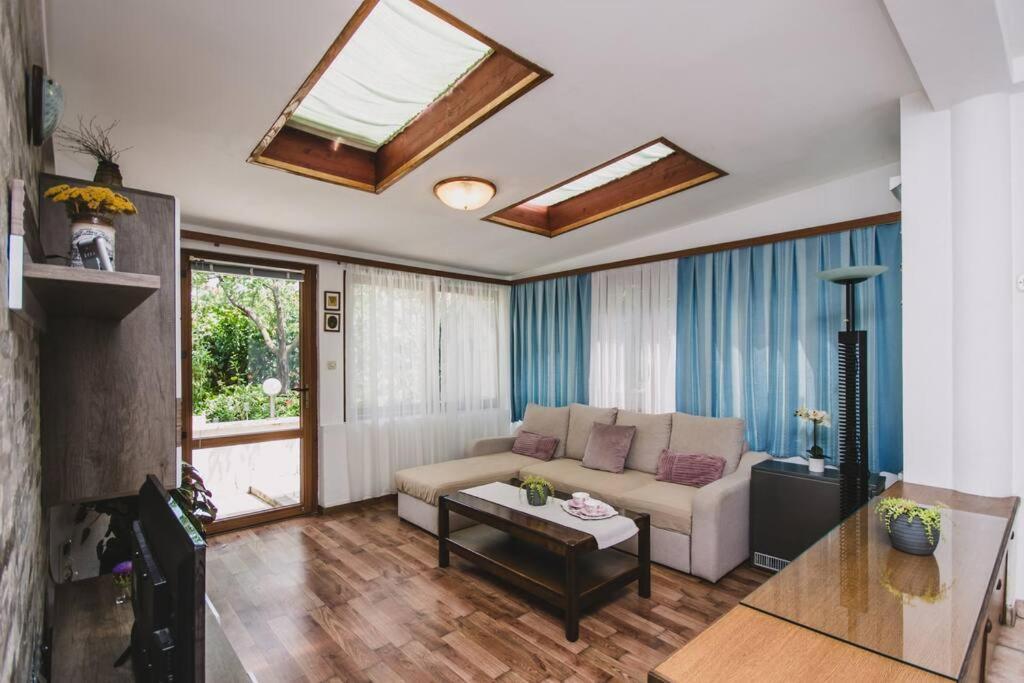 Marjan Hill 3-Br Apt,5 Guests Private Garden Near Beach Split Extérieur photo