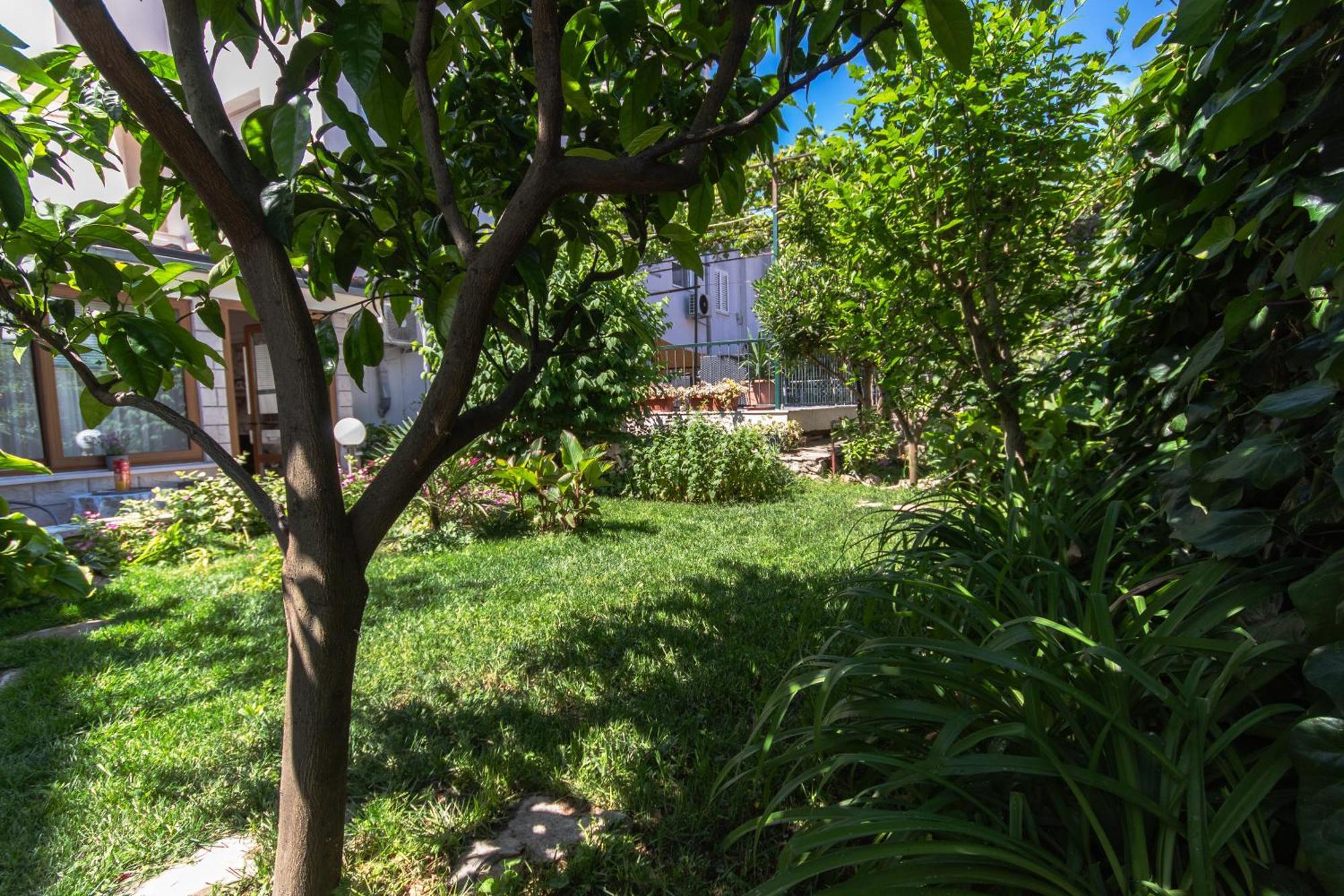 Marjan Hill 3-Br Apt,5 Guests Private Garden Near Beach Split Extérieur photo
